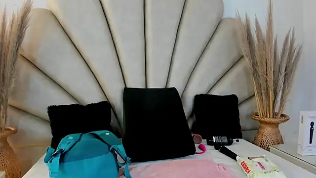 Snapshot of Natasha__Blue chatting on October 2025 07:11:01 PM Natasha Blue online show from October 2025 07:11:01 PM