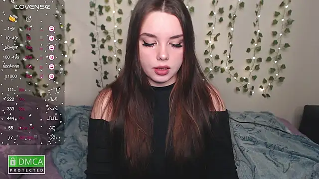 Snapshot of aliice_cutie chatting on January 2025 04:49:02 PM aliice cutie online show from January 2025 04:49:02 PM