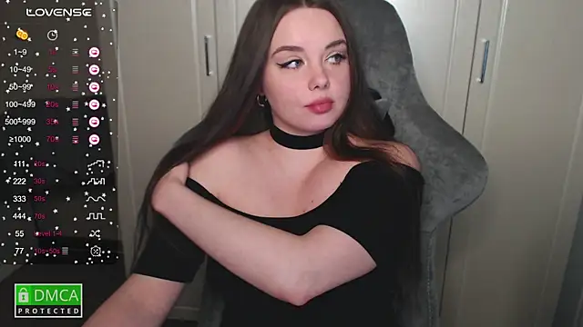 Snapshot of aliice_cutie chatting on February 2025 10:49:02 PM aliice cutie online show from February 2025 10:49:02 PM