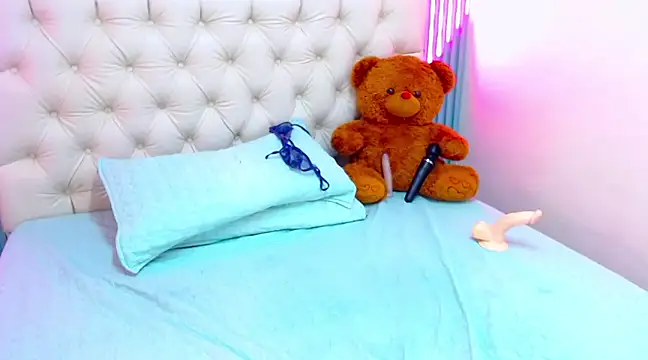 Snapshot of Naomy_Jackson chatting on December 2024 07:32:02 PM Naomy Jackson online show from December 2024 07:32:02 PM