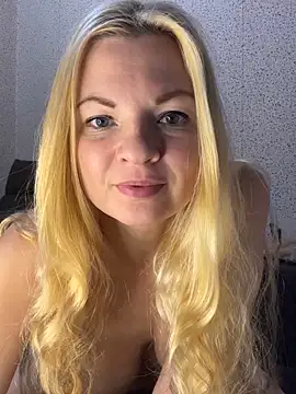 Snapshot of Julia_beauty chatting on December 2025 09:43:02 PM Julia beauty online show from December 2025 09:43:02 PM