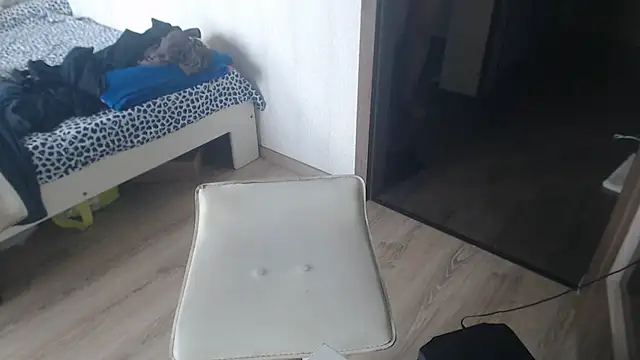 amanda kiss kiss online show from September 2025 11:43:01 AM