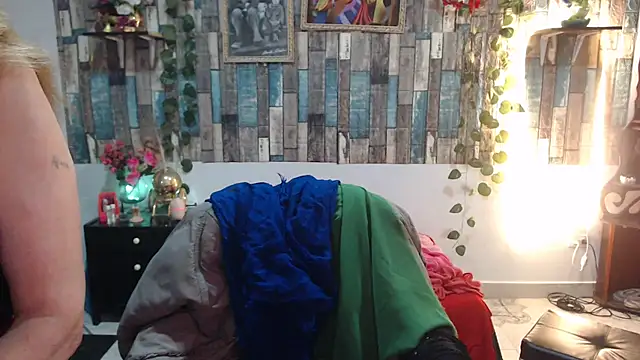 Snapshot of KarimaSarabe chatting on September 2025 08:03:01 PM KarimaSarabe online show from September 2025 08:03:01 PM