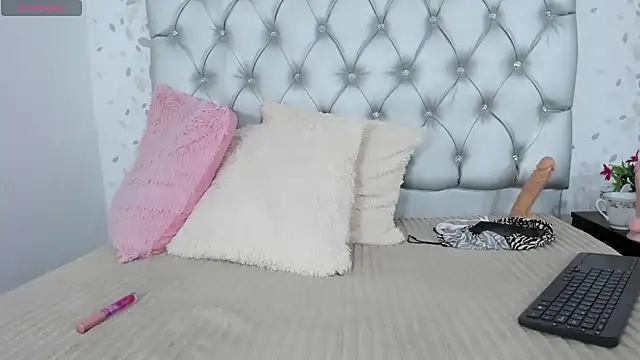 Snapshot of catiaeva chatting on February 2025 04:31:01 PM catiaeva online show from February 2025 04:31:01 PM