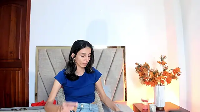 Nina Cavaali online show from October 2025 06:31:02 PM