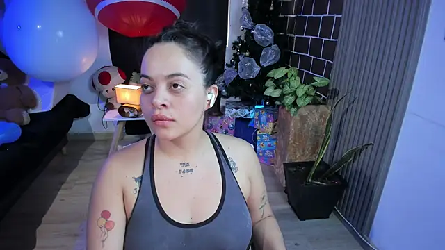 Cuttiealice online show from December 2024 08:08:01 PM