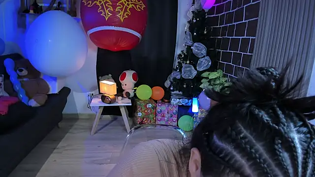 Cuttiealice online show from December 2024 10:00:01 PM