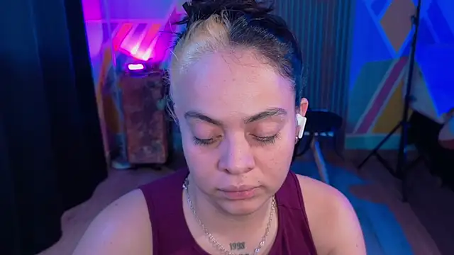 Cuttiealice online show from October 2025 07:32:01 PM