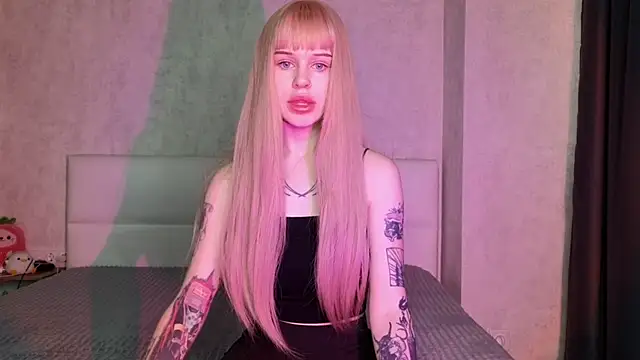 LisaDenvinn online show from September 2025 04:02:02 AM