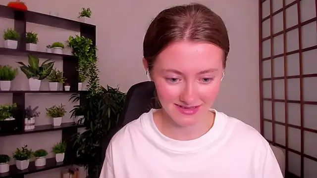 Snapshot of KateCuddle chatting on September 2025 02:59:02 AM KateCuddle online show from September 2025 02:59:02 AM