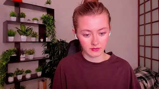 Snapshot of KateCuddle chatting on October 2025 02:50:02 AM KateCuddle online show from October 2025 02:50:02 AM