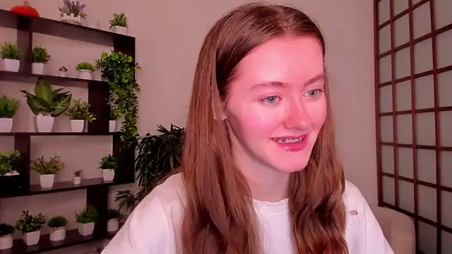 Snapshot of KateCuddle chatting on October 2025 02:37:02 AM KateCuddle online show from October 2025 02:37:02 AM