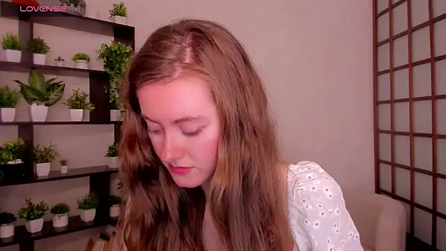 Snapshot of KateCuddle chatting on October 2025 02:45:01 AM KateCuddle online show from October 2025 02:45:01 AM