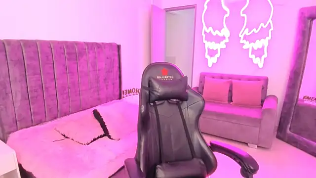 xiomara  cortes online show from October 2025 07:11:02 PM