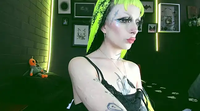Snapshot of insania_9999_ chatting on December 2024 04:15:02 PM insania 9999 online show from December 2024 04:15:02 PM