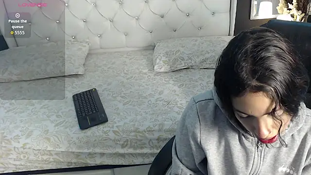 Snapshot of LiaVillalobos chatting on October 2025 01:03:02 PM LiaVillalobos online show from October 2025 01:03:02 PM