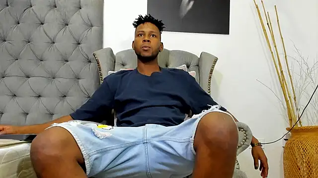 Snapshot of santhi_lee chatting on January 2025 02:47:02 AM santhi lee online show from January 2025 02:47:02 AM