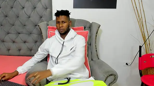 Snapshot of santhi_lee chatting on January 2025 02:38:02 AM santhi lee online show from January 2025 02:38:02 AM