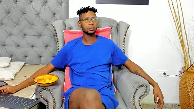 Snapshot of santhi_lee chatting on January 2025 02:26:02 AM santhi lee online show from January 2025 02:26:02 AM