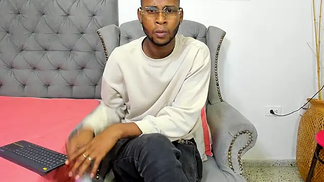 Snapshot of santhi_lee chatting on February 2025 02:19:01 AM santhi lee online show from February 2025 02:19:01 AM