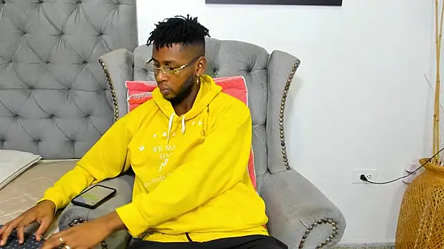 Snapshot of santhi_lee chatting on February 2025 02:33:01 AM santhi lee online show from February 2025 02:33:01 AM