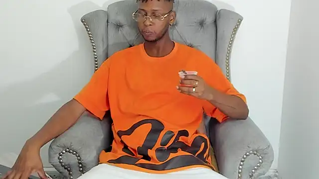 Snapshot of santhi_lee chatting on February 2025 02:45:01 AM santhi lee online show from February 2025 02:45:01 AM