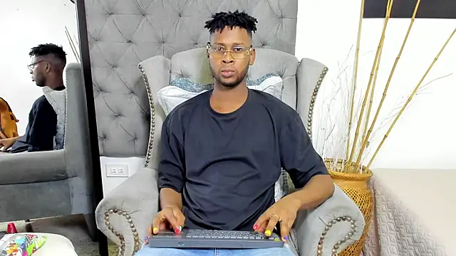 Snapshot of santhi_lee chatting on February 2025 02:28:01 AM santhi lee online show from February 2025 02:28:01 AM