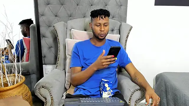 Snapshot of santhi_lee chatting on March 2025 02:37:02 AM santhi lee online show from March 2025 02:37:02 AM