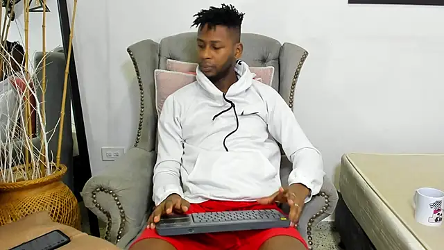 Snapshot of santhi_lee chatting on March 2025 02:25:02 AM santhi lee online show from March 2025 02:25:02 AM