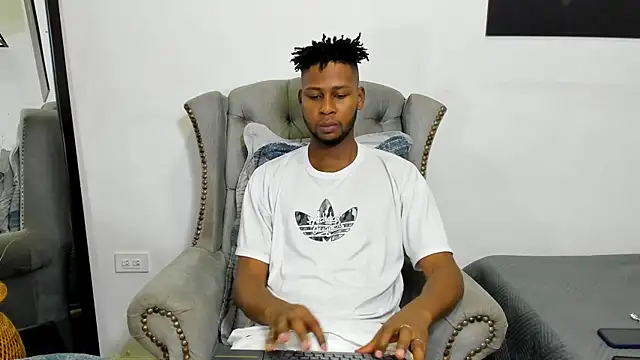 Snapshot of santhi_lee chatting on March 2025 02:21:01 AM santhi lee online show from March 2025 02:21:01 AM