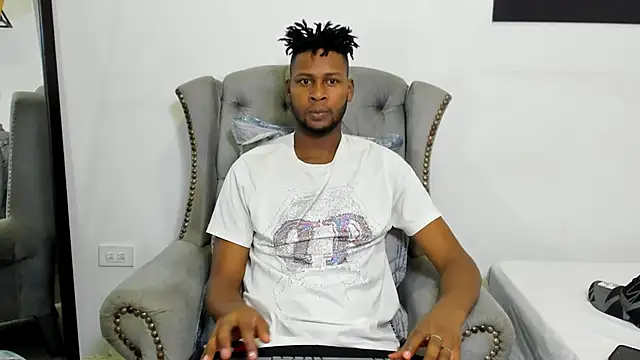 Snapshot of santhi_lee chatting on March 2025 02:03:02 AM santhi lee online show from March 2025 02:03:02 AM