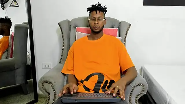 Snapshot of santhi_lee chatting on March 2025 02:16:02 AM santhi lee online show from March 2025 02:16:02 AM