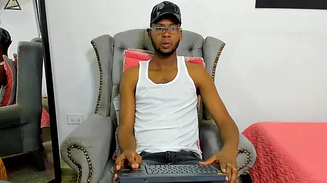 Snapshot of santhi_lee chatting on March 2025 12:14:02 PM santhi lee online show from March 2025 12:14:02 PM