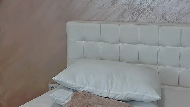 Snapshot of Sierra_Halle chatting on January 2025 11:21:02 PM Sierra Halle online show from January 2025 11:21:02 PM