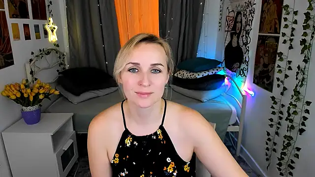 Snapshot of Karinella_x chatting on March 2025 09:11:02 PM Karinella x online show from March 2025 09:11:02 PM