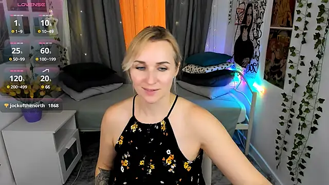 Snapshot of Karinella_x chatting on March 2025 12:15:01 AM Karinella x online show from March 2025 12:15:01 AM