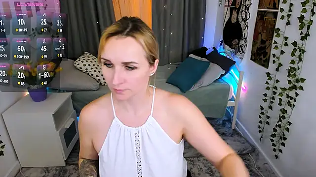 Snapshot of Karinella_x chatting on March 2025 09:12:02 PM Karinella x online show from March 2025 09:12:02 PM