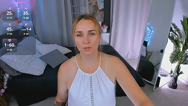 Snapshot of Karinella_x chatting on October 2025 09:14:02 PM Karinella x online show from October 2025 09:14:02 PM