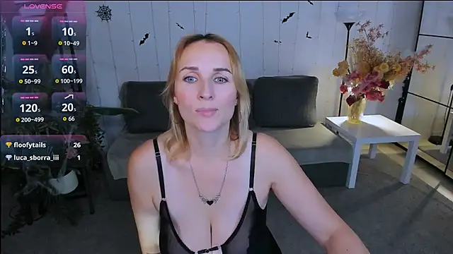 Snapshot of Karinella_x chatting on October 2025 09:42:01 PM Karinella x online show from October 2025 09:42:01 PM