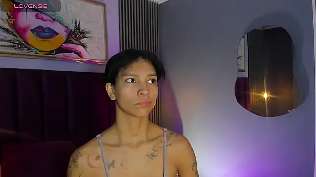 Snapshot of LauraAristizabal chatting on October 2025 12:52:02 PM LauraAristizabal online show from October 2025 12:52:02 PM