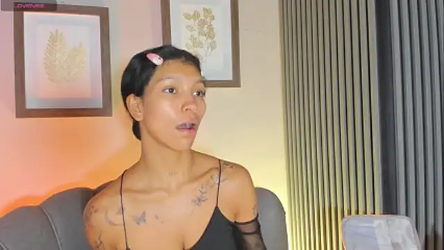 Snapshot of LauraAristizabal chatting on November 2025 12:40:02 PM LauraAristizabal online show from November 2025 12:40:02 PM