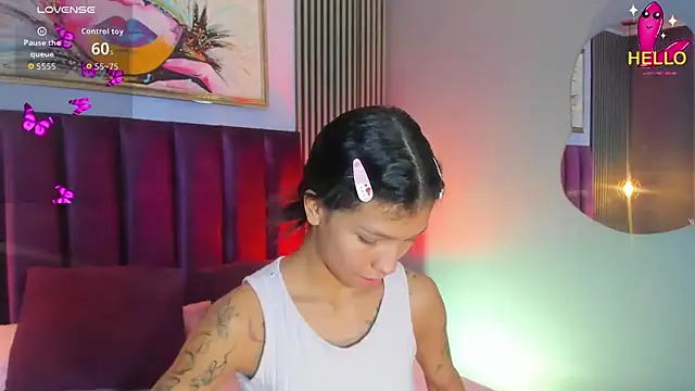 Snapshot of LauraAristizabal chatting on November 2025 11:44:02 AM LauraAristizabal online show from November 2025 11:44:02 AM