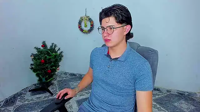 Snapshot of patrik_027 chatting on December 2024 09:45:01 PM patrik 027 online show from December 2024 09:45:01 PM