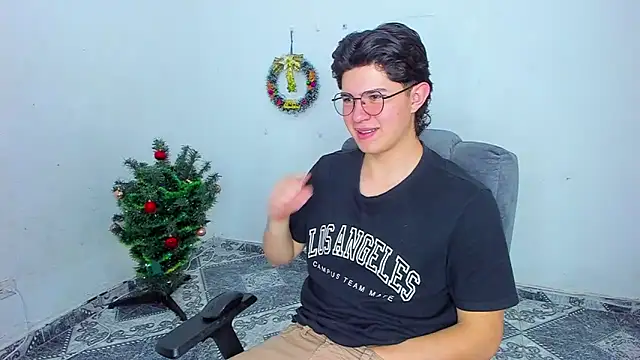 Snapshot of patrik_027 chatting on December 2024 04:25:01 PM patrik 027 online show from December 2024 04:25:01 PM