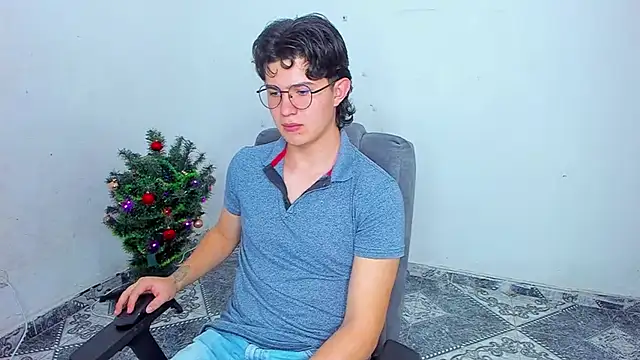 Snapshot of patrik_027 chatting on December 2024 08:03:02 PM patrik 027 online show from December 2024 08:03:02 PM