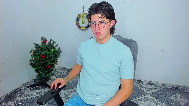 Snapshot of patrik_027 chatting on December 2024 08:14:02 PM patrik 027 online show from December 2024 08:14:02 PM