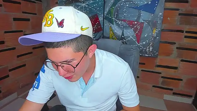 Snapshot of patrik_027 chatting on January 2025 10:34:01 PM patrik 027 online show from January 2025 10:34:01 PM