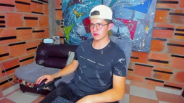 Snapshot of patrik_027 chatting on January 2025 07:13:02 PM patrik 027 online show from January 2025 07:13:02 PM