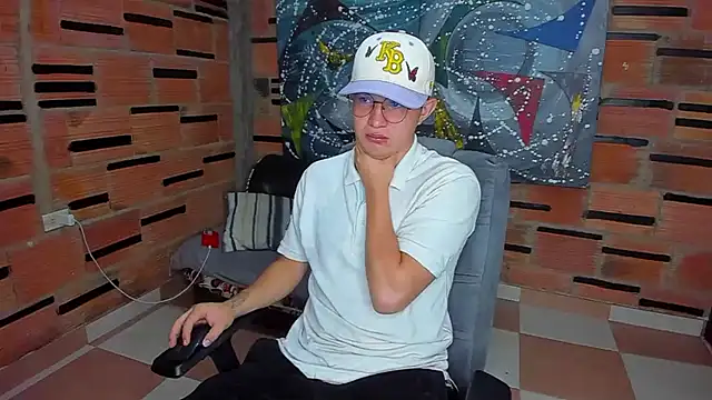 Snapshot of patrik_027 chatting on February 2025 01:30:02 PM patrik 027 online show from February 2025 01:30:02 PM