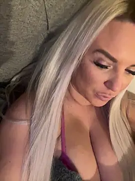 Snapshot of Bustyblondebabe32 chatting on January 2025 05:33:02 PM Bustyblondebabe32 online show from January 2025 05:33:02 PM